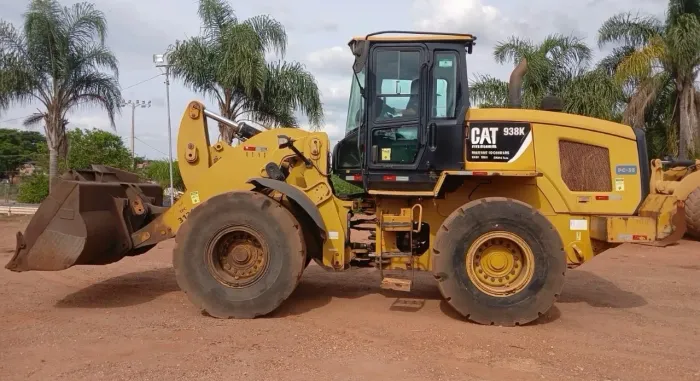 Pá Carregadeira Caterpillar 938K ano 2018, com 14.000 horas, em MG