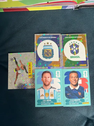 FIGURINHA MESSI , ESCUDO BRASIL
