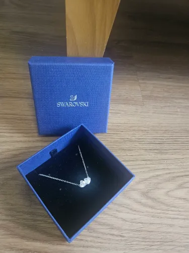 Colar swarovski orifício na caixa e sacola