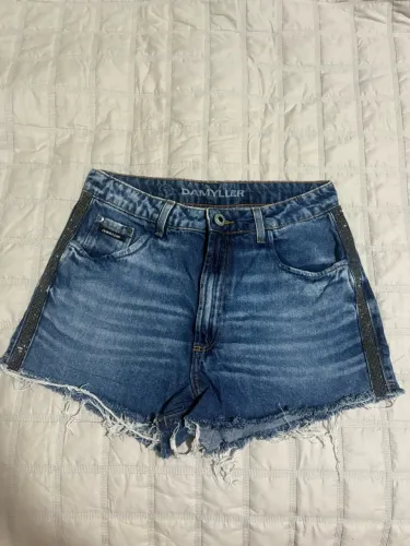 Short jeans