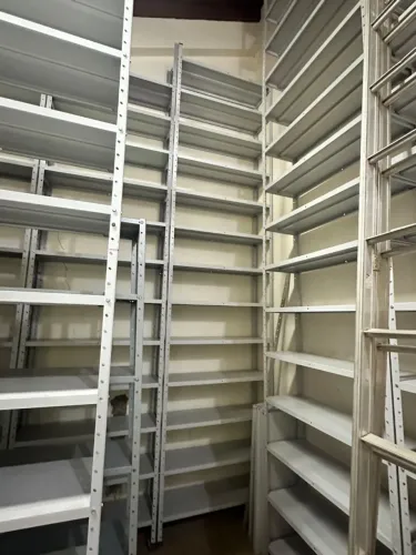 VENDE-SE PRATELEIRAS METÁLICAS