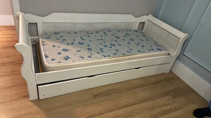 Cama de solteiro estilo sofazinho 