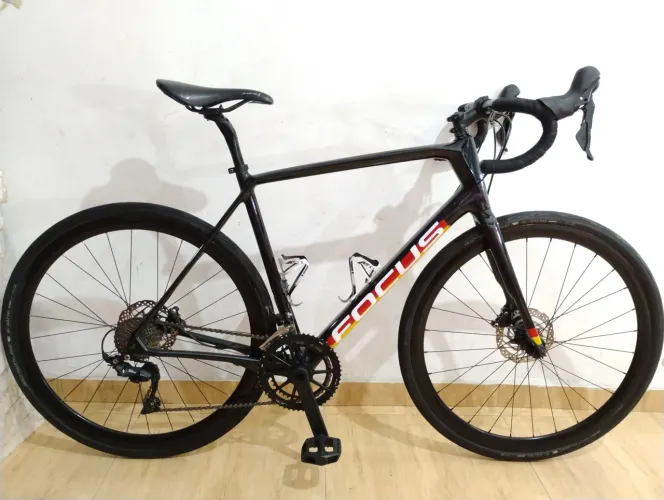 Bicicleta Focus Paralane 8.8 Carbon