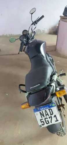 Vendo moto cg 125 único defeito tem que trocar a carenagem 