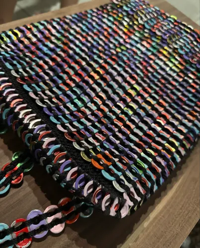 BOLSA EM CROCHÊ COM LACRES DE LATINHA DA HAVAIANAS