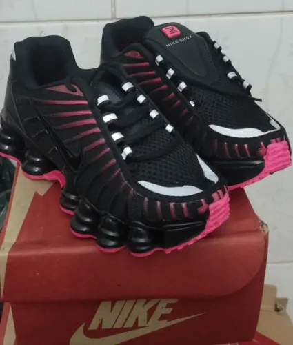 TÊNIS ESTILO NK SHOX 12 MOLAS - PRETO / ROSA - LOOK DE MILHÕES - NA CAIXA - VENDA URGENTE!
