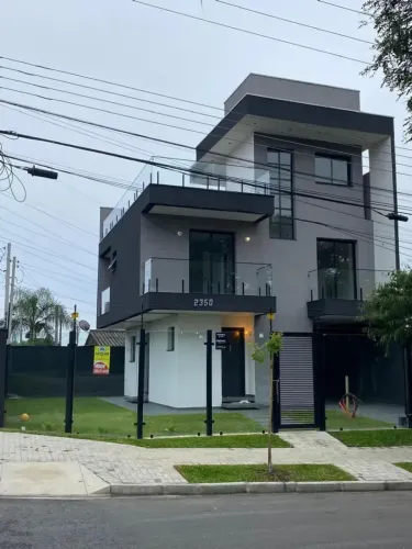 Sobrado triplex no Santa Quitéria - Curitiba - PR