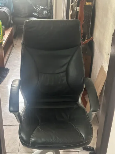 Cadeira em couro,giratória,p executivo