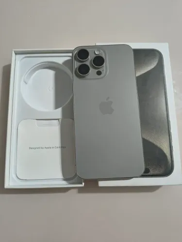 iPhone 15 pro max 256 Titânio Natucom garantia nunca aberto sem arranhões e com NF 86% Bat