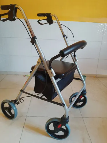 Cadeira andaja para idosos