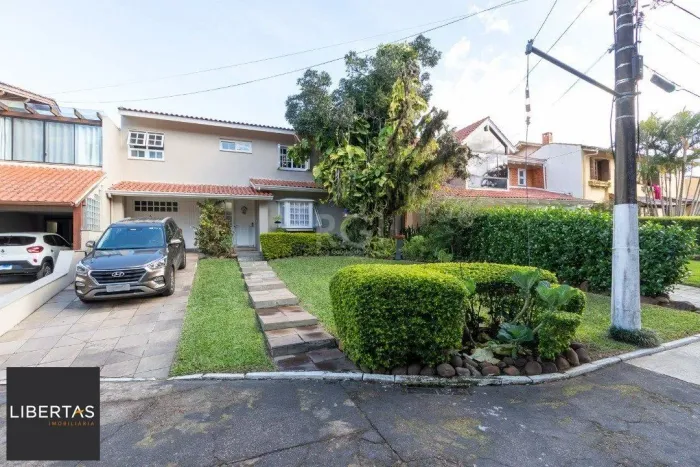 Casa Condominio para Venda - 300m², 4 dormitórios, sendo 2 suites, 2 vagas - Ipa