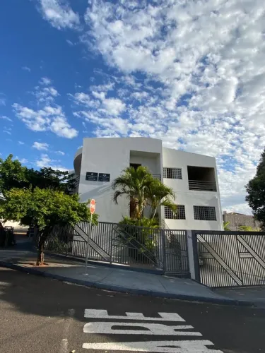 Locação de sala comercial direto com proprietário. Valor R$ 850 com tudo incluso.