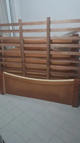 Cama de casal padrão.