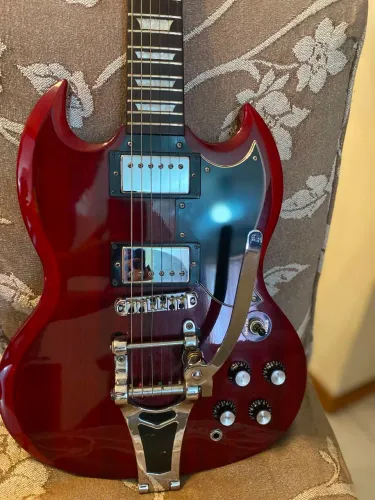 Guitarra Epiphone SG - ponte BIGSBY 