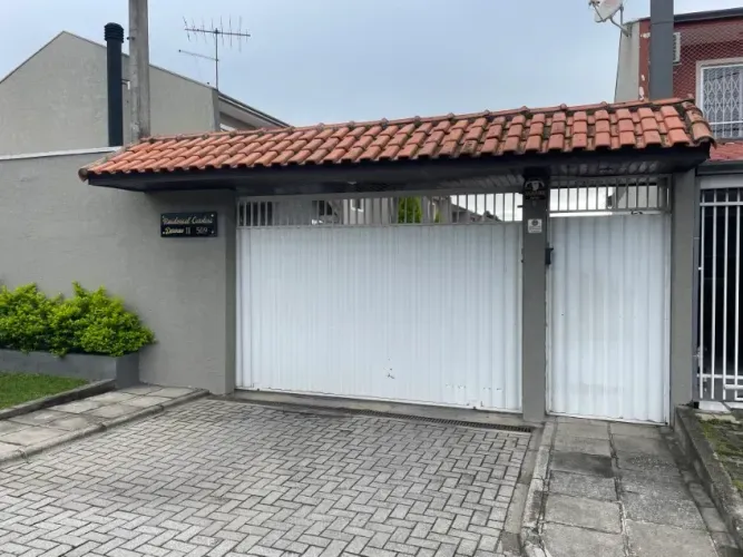 LINDO SOBRADO SEMI-MOBILIADO EM CONDOMÍNIO NO XAXIM.
