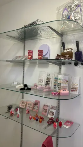 Prateleira de vidro / tela aramada