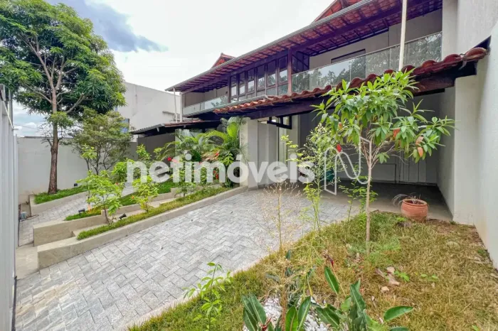 Casa de alto padrão com 309m²; de área construída, ampla, versátil.