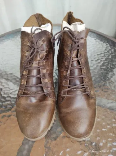 Botinha Oggi em couro (pelica) natural legítimo extra macio com zíper lateral tamanho 37