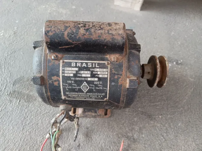 Vendo motor elétrico MEB, 1/2 Hp, 3450 rpm alta rotação, Monofásico Bivolt, funcionando.