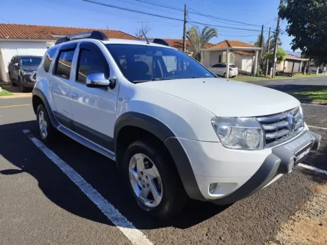 Renault Duster Dynamique 2.0 Hi-flex 16V Aut. 2013
