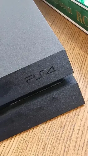 Playstation 4 500gb + 4 jogos 