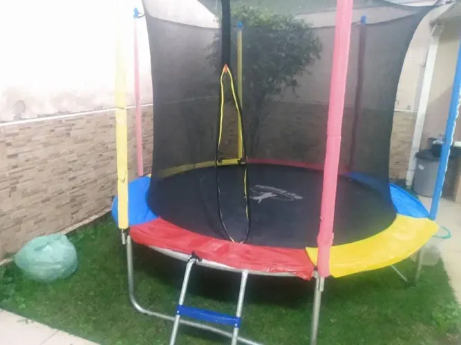 Locação de cama Elástica, piscina de Bolinha e algodão doce 