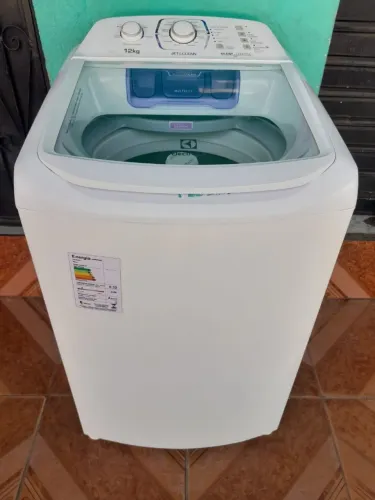 Vende-se essa linda máquina de lavar roupas Electrolux 12kg bem conservada *