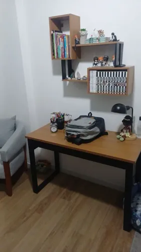 Mesa para computador e com nicho .