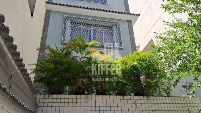 Ponto Comercial Estratégico com 11 Ambientes, 2 Vagas e Área Externa