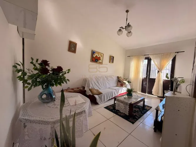 Casa ampla com 4 quartos no Salvador Lyra