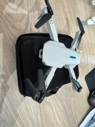 Drone E88 - 2 câmeras em perfeito estado