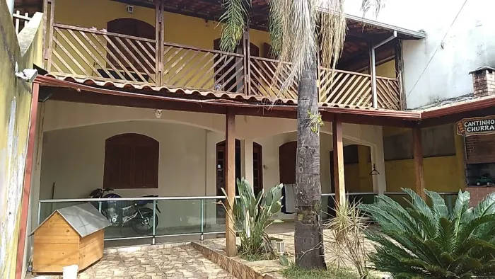 Duas excelente casas individuais com área gourmet e vaga para 3 carros