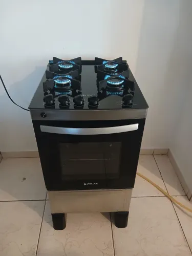 Vendo este fogão funciona as boca e o forno elétrico 