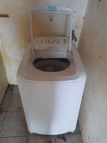 Máquina de lavar Electrolux com defeito 