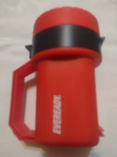 Lanterna Eveready 4 pilhas foco nítido nova cor vermelha 