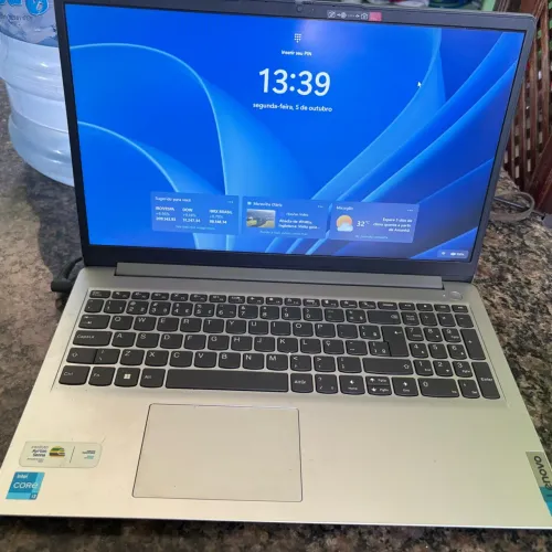 Notebook semi novo seis mês de uso apenas