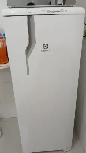 Geladeira Electrolux RE31 - 240L, excelente estado