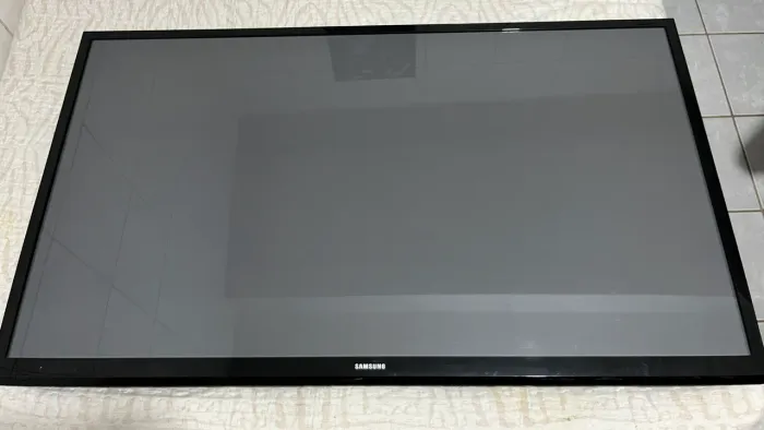 TELEVISÃO 51? POLEGADAS