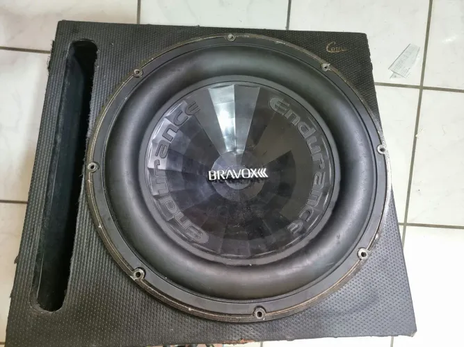 Bravox e2k 15 900wrms vai com caixa 