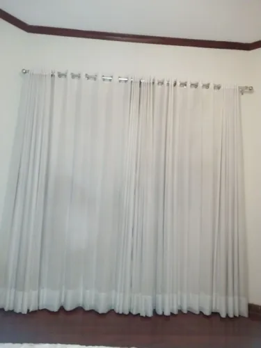 Cortina em voal branco 2.5 m x 2.35 m (largura x altura)