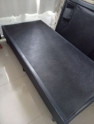 Cama Ortobom solteiro ( não vem com colchão ) super conservado 