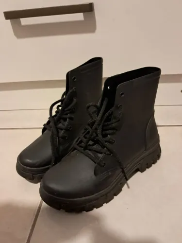 Bota tamanho 31/32