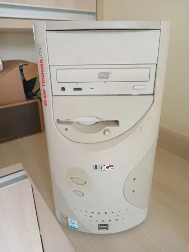 Gabinete Pc Antigo Celeron 2.66 HD 80
