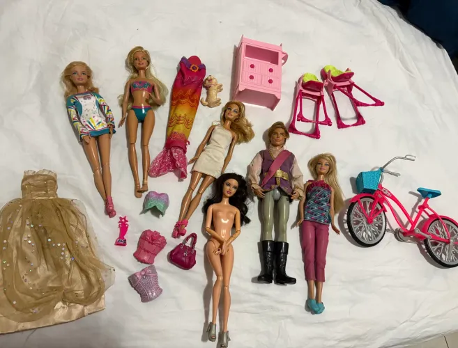 Lote Barbies, ken e acessórios
