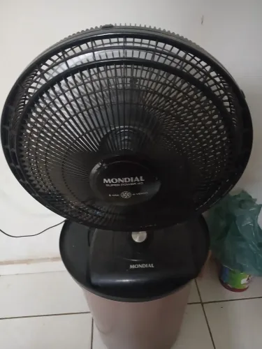Vendo ventilador, funcionando mais está girando fraco, precisa de manutenção