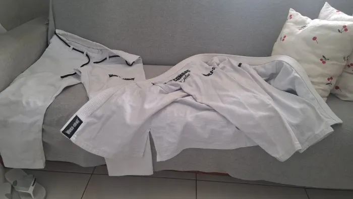 Vendo kimono a1 WORLD COMBAT 300,00