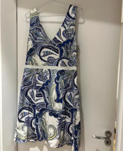 Lindo vestido LE LIS BLANC, tamanho 42. Usado uma vez.