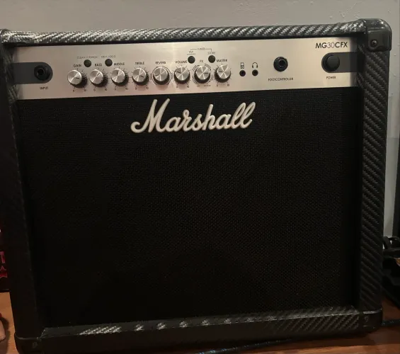 Amplificador Marshall MG30 CFX 