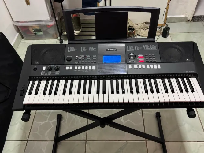Teclado eletrônico Yamaha PSR-E453 + Suporte + Capa | 61 teclas