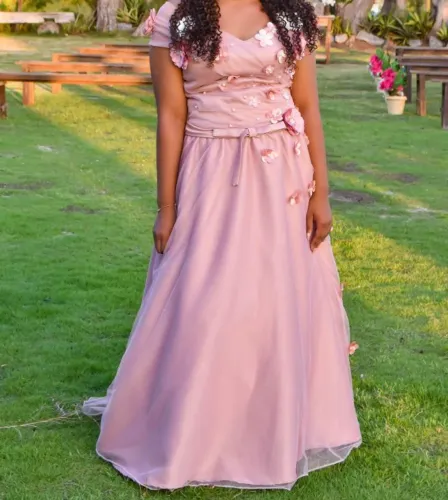 ? Vestido de 15 anos (debutante) - Rosa com detalhes florais ?